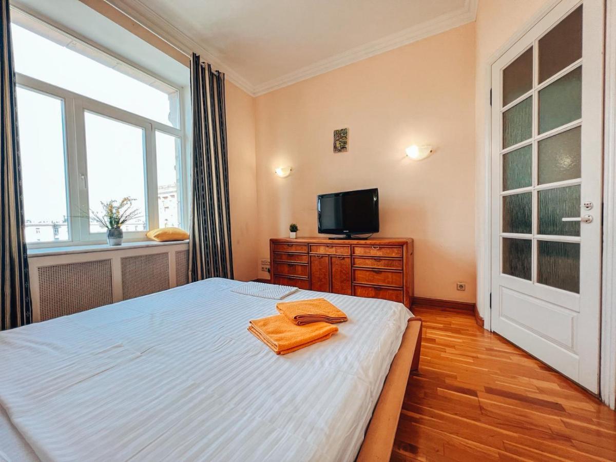 קייב Apartments Rentals Ukraine On Kreshchatik מראה חיצוני תמונה